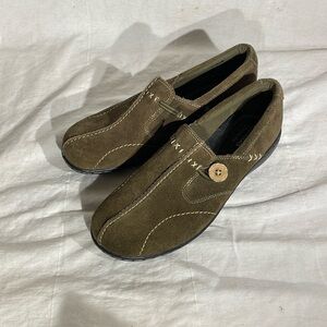 Clarks Bendables Green Leather Slip On Comfort Shoes Flats Size 7.5 M NWOB